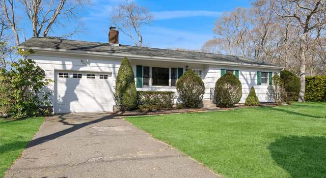 Photo of 13 Head Of Cove Rd, Hampton Bays, NY 11946