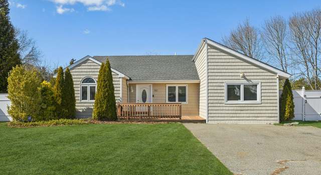 Photo of 161 Tarpon Ave, Medford, NY 11763