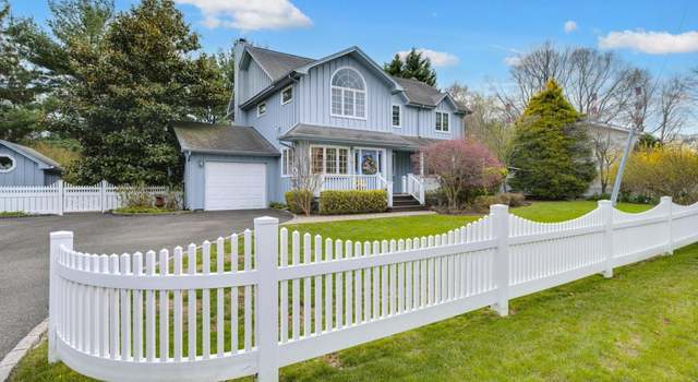 Photo of 40 West St, Northport, NY 11768