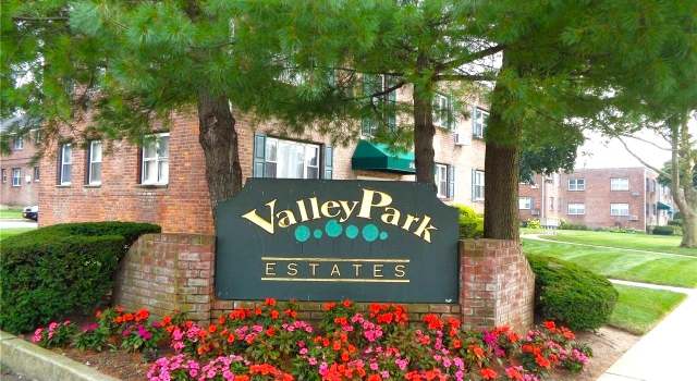 Photo of 1025 Fenwood Dr Apt 2, Hempstead, NY 11580