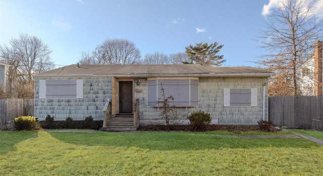 Photo of 1522 N Gardiner Dr, Bay Shore, NY 11706