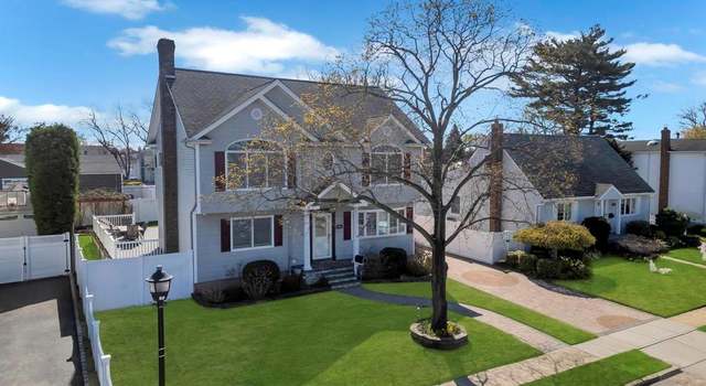 Photo of 409 Ferris Rd, Seaford, NY 11783