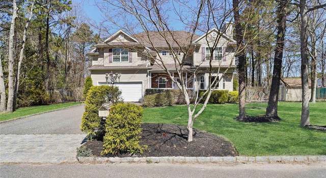 Photo of 5 9th St, Center Moriches, NY 11934