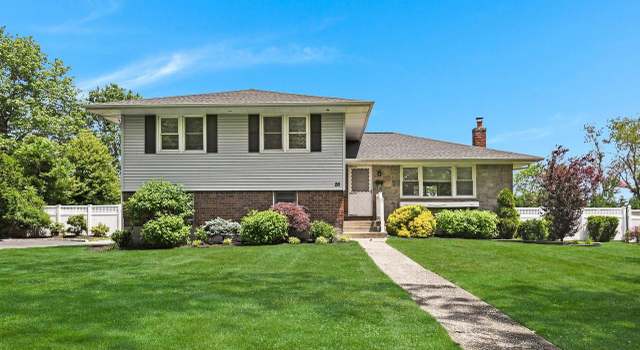 Photo of 26 Sarina Dr, Commack, NY 11725