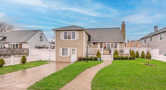 Photo of 201 Lincoln Ave, Island Park, NY 11558
