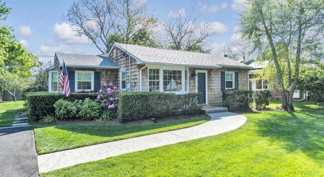Photo of 12 Halsey Ave, East Quogue, NY 11942