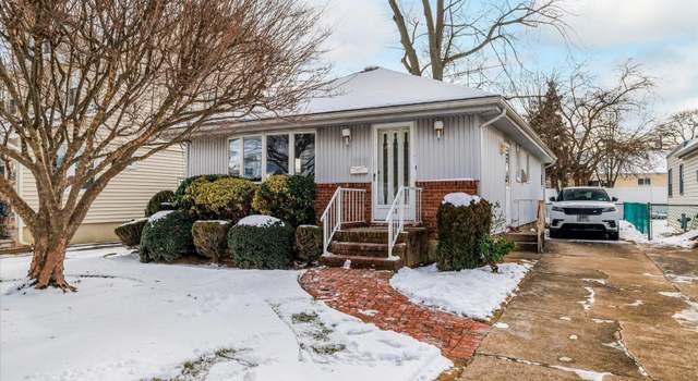 Photo of 34 Waterview Pl, Lynbrook, NY 11563