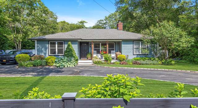 Photo of 135 Vanderbilt Blvd, Oakdale, NY 11769