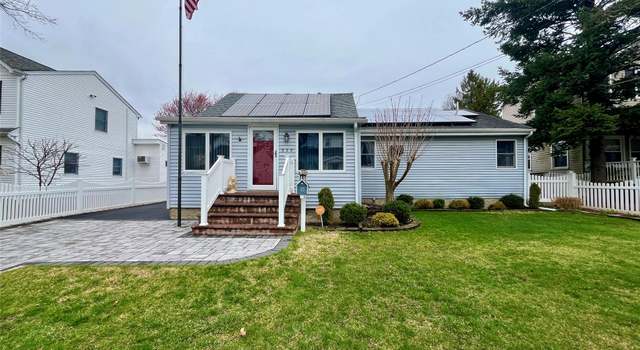 Photo of 335 Pine St, South Hempstead, NY 11550