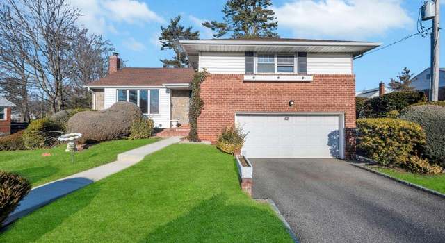 Photo of 62 Westbury Ln, Westbury, NY 11590