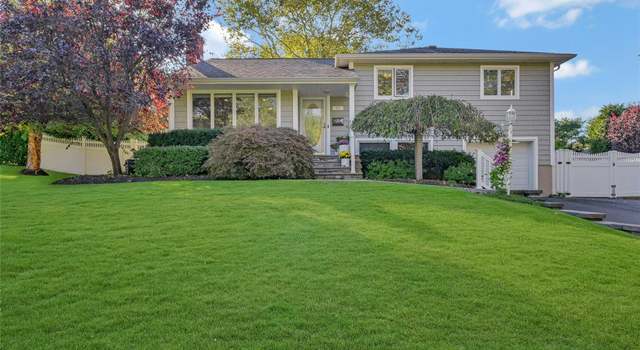 Photo of 12 Duncan Ln, Halesite, NY 11743