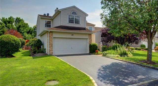 Photo of 120 Windwatch Dr, Hauppauge, NY 11788