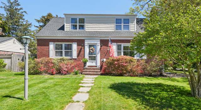 Photo of 7 Okleigh Pl, Northport, NY 11768