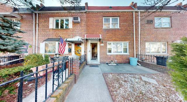 Photo of 6538 75th Pl, Middle Village, NY 11379
