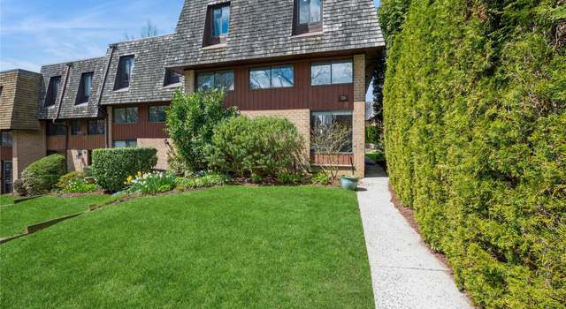 Photo of 26 The Hamlet, Pelham, NY 10803