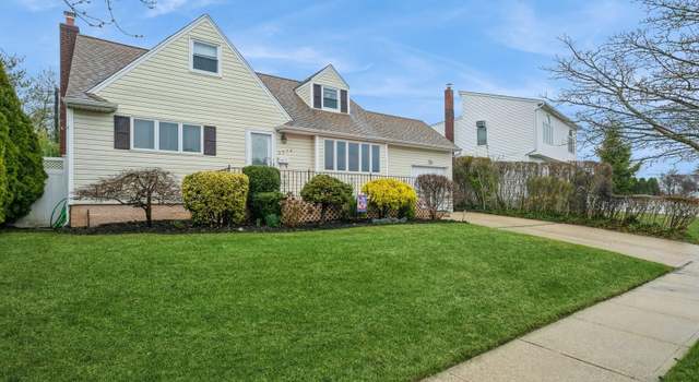 Photo of 3574 Sarah Dr, Wantagh, NY 11793