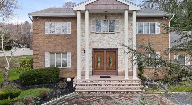 Property at 6 Heather Ct, Dix Hills, NY 11746, 5 beds, 4 baths