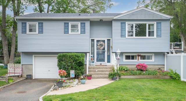 Photo of 18 Rainer St, Melville, NY 11747