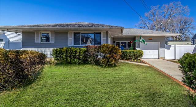 Photo of 560 N Erie Ave, Lindenhurst, NY 11757