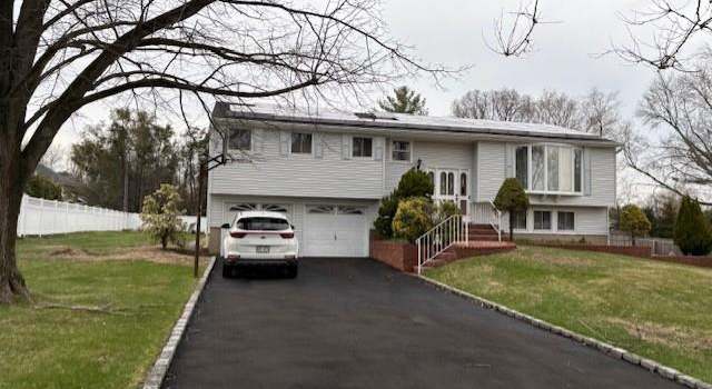 Photo of 19 Yeoman Dr, East Northport, NY 11731