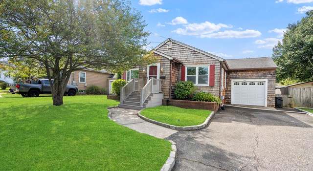 Property at 94 Laurel St, Patchogue, NY 11772, 2 beds, 1 bath