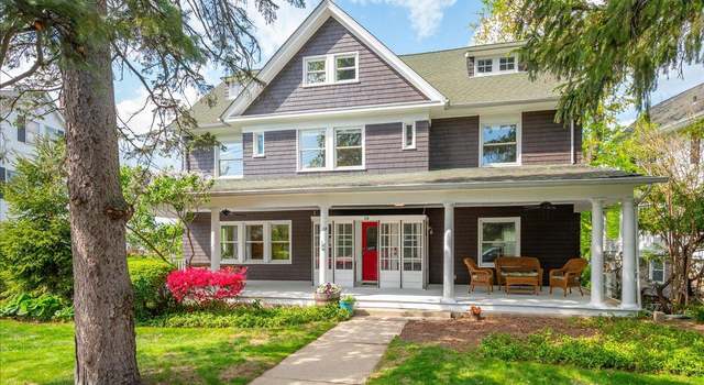 Photo of 28 Farragut Cir, New Rochelle, NY 10801