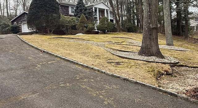 Photo of 7 Stony Run Ct, Dix Hills, NY 11746