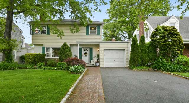 Photo of 53 Muirfield Rd, Rockville Centre, NY 11570