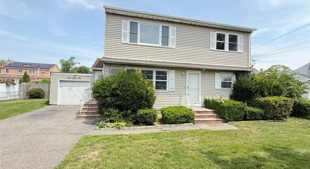 Photo of 432 49th St, Lindenhurst, NY 11757