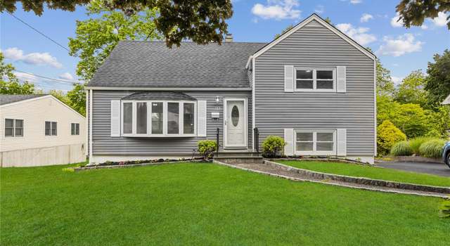 Photo of 183 Pembrook Dr, Yonkers, NY 10710