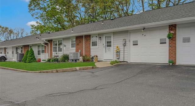 Photo of 29 Trent Ct Unit B, Ridge, NY 11961