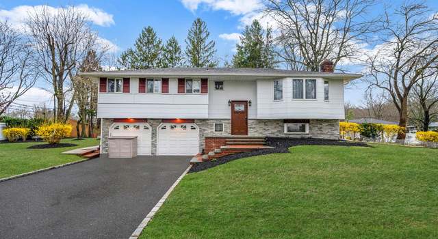 Photo of 114 Dawson Dr, Greenlawn, NY 11740