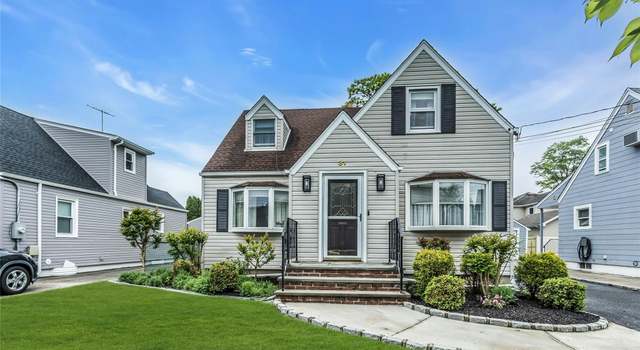 Photo of 31 Grattan St, New Hyde Park, NY 11040