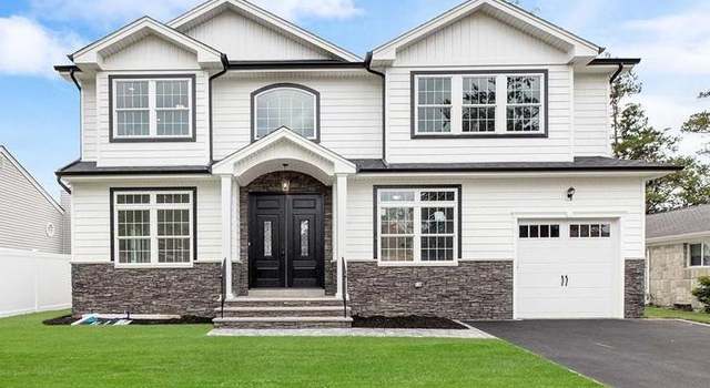 Photo of 10 Preston Ln, Syosset, NY 11791