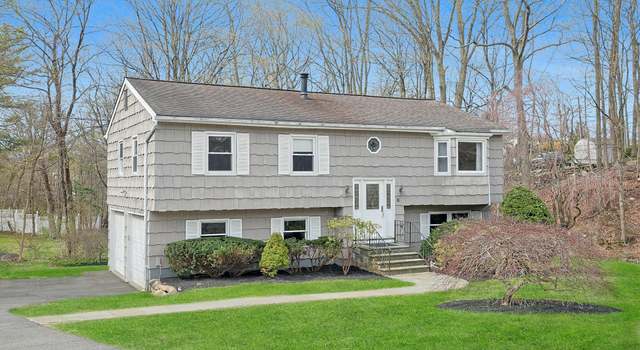 Photo of 8 Douglas Dr, Pleasantville, NY 10570
