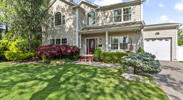 Photo of 16 Terry Ln, Plainview, NY 11803