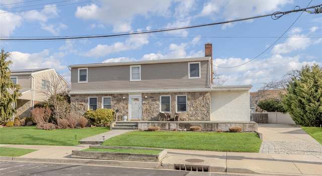 Photo of 2 Fairway Rd, Lido Beach, NY 11561