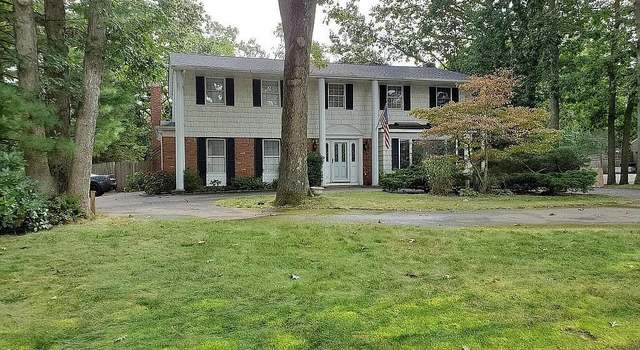 Photo of 2 Scott Ct, Lake Grove, NY 11755