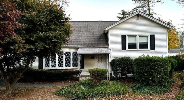 Photo of 32 Somerset Dr, Yonkers, NY 10710