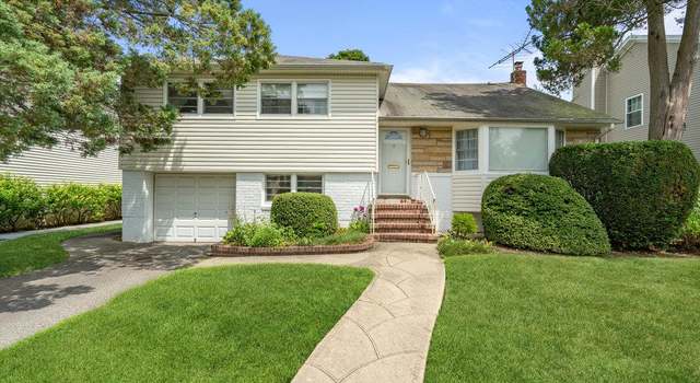 Photo of 18 Melanie Ln, Syosset, NY 11791