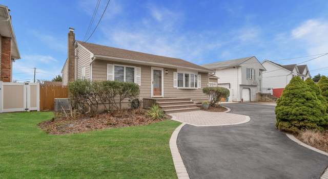 Photo of 18 9th St, Ronkonkoma, NY 11779