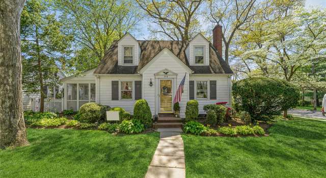 Photo of 359 Mckinley St, West Hempstead, NY 11552