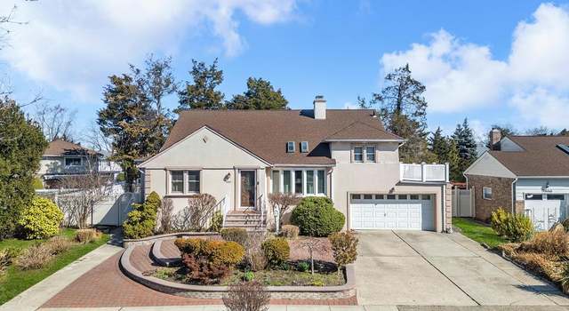 Photo of 1040 Rosedale Rd, Valley Stream, NY 11581