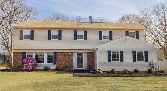 Photo of 4 Kerry Ct, Centereach, NY 11720