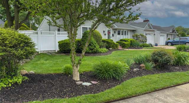 Photo of 1611 George Rd, Wantagh, NY 11793