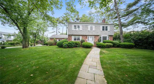 Photo of 520 Chauncey Ln, Lawrence, NY 11559