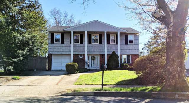 Photo of 5 Windgate Ct, East Northport, NY 11731
