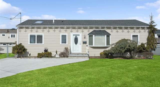 Photo of 43 Island Park Pl, Island Park, NY 11558