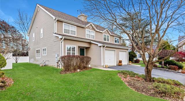Photo of 102 Robertson Pl, Melville, NY 11747