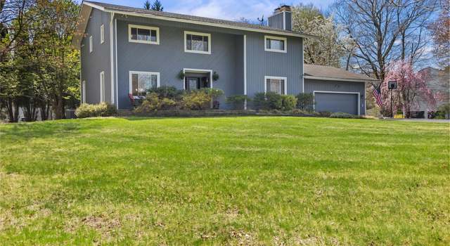 Photo of 7 Peachtree Dr, Cortlandt Manor, NY 10567